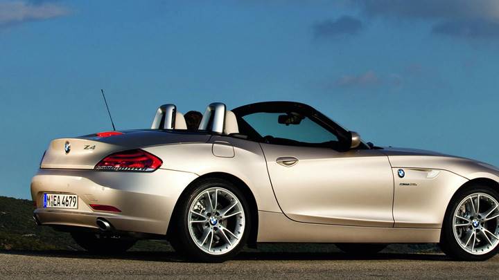 Side Pose Of 2009 BMW Z4 In Golden